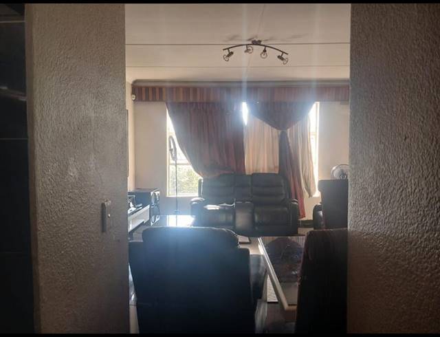 2 BEDROOM APARTMENT FOR SALE IN WEST TURFFONTEIN